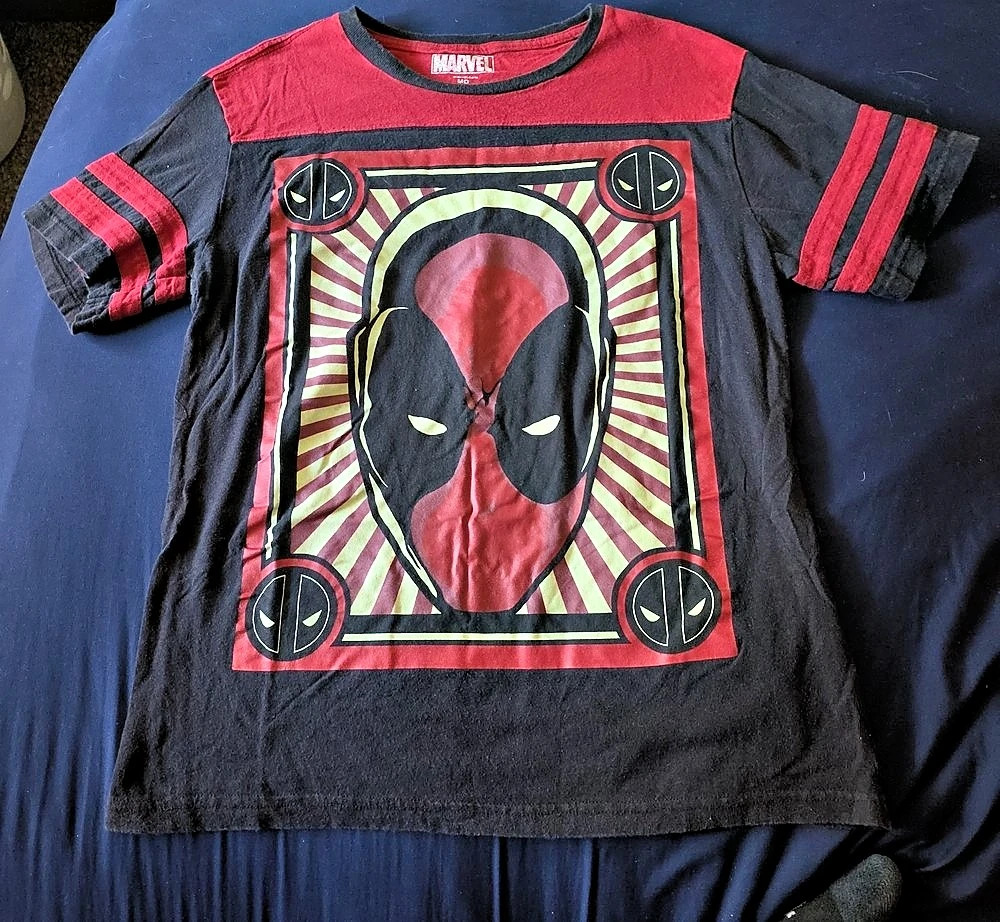 Marvel Deadpool Graphic Tee in Black & Red